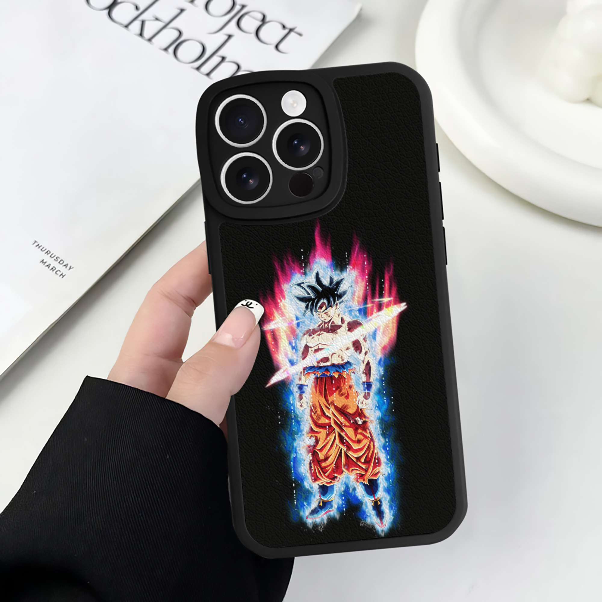 （画像用） ドラゴンボール 孫悟空（そん ごくう）Son Goku カカロット DRAGON BALL Kakarotto 【iPhone 16シリーズ対応】シリコンスマホケース（レザー調） 材質：シリコン